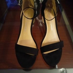 --Woman's open toe sandal